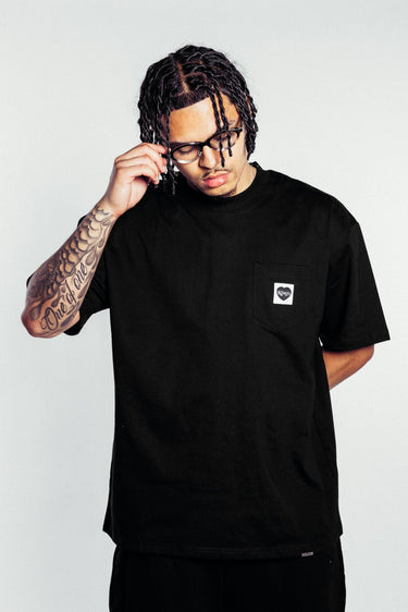 CREST POCKET TEE B/W
