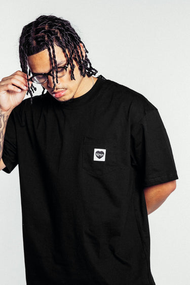 CREST POCKET TEE B/W